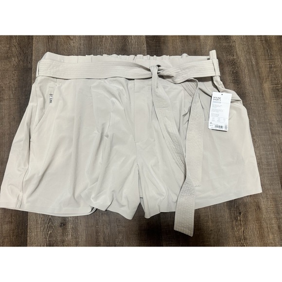 Athleta NWT SKYLINE SHORT II Size 26 - Picture 1 of 4